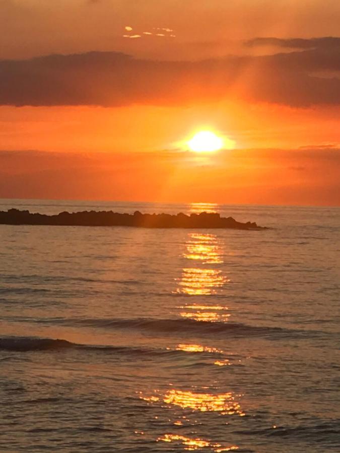 Mikes On The Beach Hersonissos  Bagian luar foto