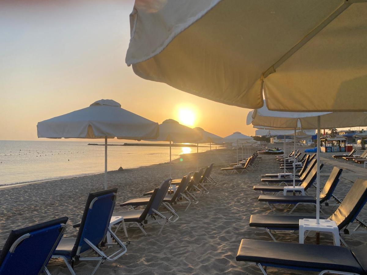 Mikes On The Beach Hersonissos  Bagian luar foto