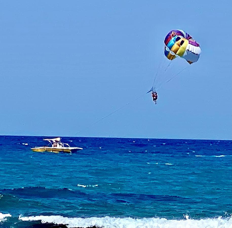 Mikes On The Beach Hersonissos  Bagian luar foto